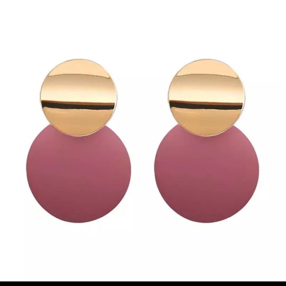 BRAND NEW Beautiful stud earrings!!!